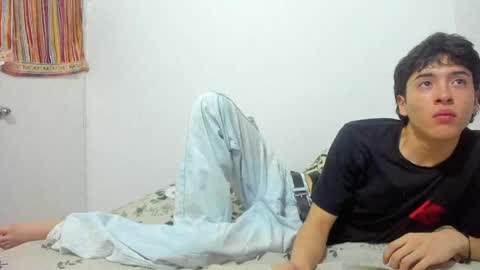 picaszomilos350 online show from April 22, 10:50 am