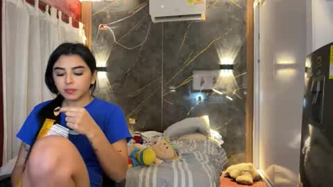 Snapshot of pichon_baby chatting on September 17, 8:27 am pichon_baby online show from September 17, 8:27 am