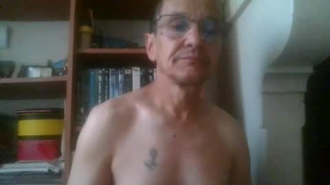 Snapshot of pichoun71 chatting on August 3, 6:01 am pichoun71 online show from August 3, 6:01 am