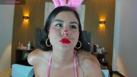 Snapshot of picsis_ chatting on October 1, 9:21 pm Your virtual goddess Luna online show from October 1, 9:21 pm