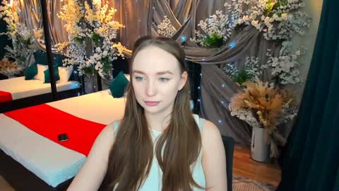 Snapshot of pieceofinspiration chatting on February 4, 10:21 am Emelie online show from February 4, 10:21 am