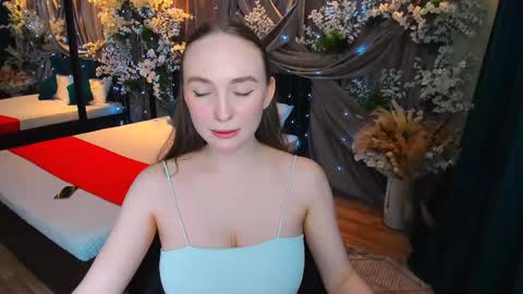 Snapshot of pieceofinspiration chatting on February 9, 4:29 pm Emelie online show from February 9, 4:29 pm