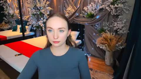 Snapshot of pieceofinspiration chatting on February 10, 6:24 pm Emelie online show from February 10, 6:24 pm