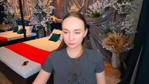 Snapshot of pieceofinspiration chatting on February 11, 7:38 pm Emelie online show from February 11, 7:38 pm