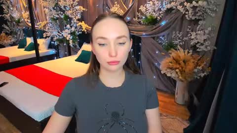 Snapshot of pieceofinspiration chatting on February 11, 10:39 pm Emelie online show from February 11, 10:39 pm