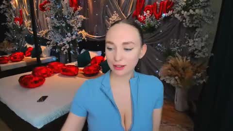 Snapshot of pieceofinspiration chatting on February 21, 11:10 pm Emelie online show from February 21, 11:10 pm