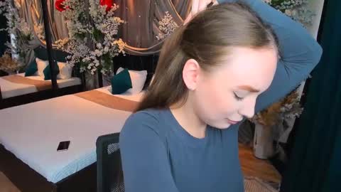 Snapshot of pieceofinspiration chatting on February 23, 10:06 am Emelie online show from February 23, 10:06 am