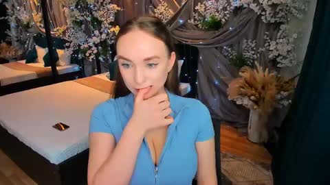 Snapshot of pieceofinspiration chatting on February 23, 1:10 pm Emelie online show from February 23, 1:10 pm