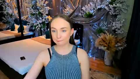 Snapshot of pieceofinspiration chatting on March 3, 7:17 pm Emelie online show from March 3, 7:17 pm