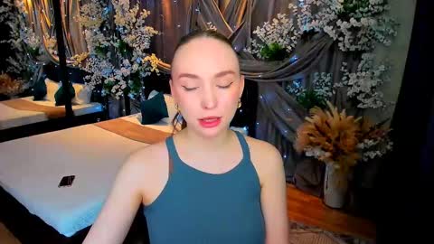 Snapshot of pieceofinspiration chatting on March 4, 4:20 pm Emelie online show from March 4, 4:20 pm