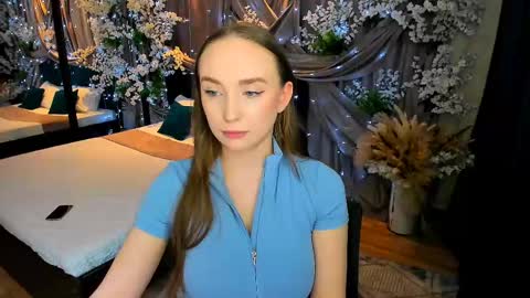 Snapshot of pieceofinspiration chatting on March 7, 7:27 pm Emelie online show from March 7, 7:27 pm