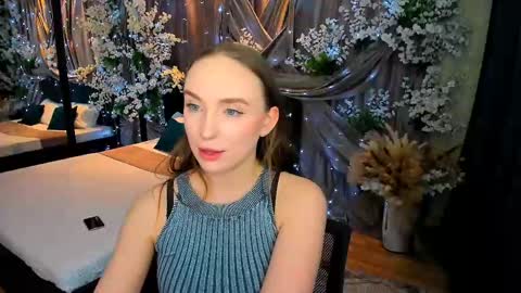 Snapshot of pieceofinspiration chatting on March 7, 10:32 pm Emelie online show from March 7, 10:32 pm