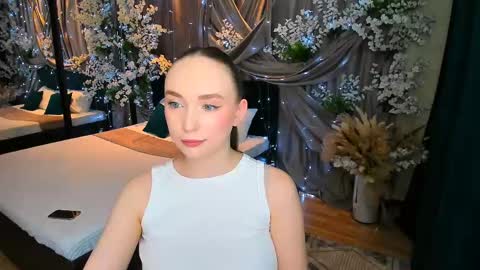 Snapshot of pieceofinspiration chatting on March 12, 4:35 pm Emelie online show from March 12, 4:35 pm