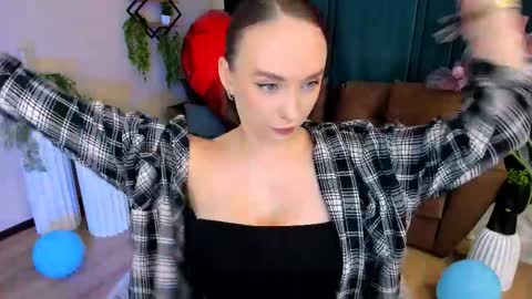 Snapshot of pieceofinspiration chatting on September 11, 7:47 pm Emelie online show from September 11, 7:47 pm