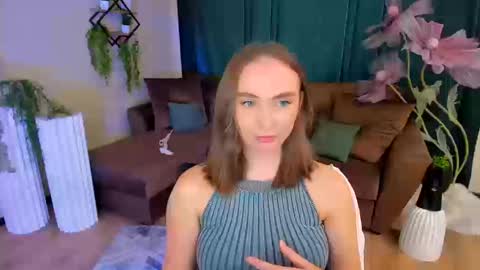 Snapshot of pieceofinspiration chatting on September 23, 4:10 pm Emelie online show from September 23, 4:10 pm