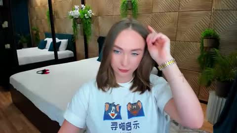 Snapshot of pieceofinspiration chatting on September 28, 7:41 pm Emelie online show from September 28, 7:41 pm