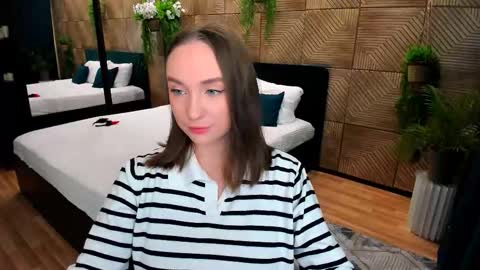 Snapshot of pieceofinspiration chatting on October 2, 10:22 am Emelie online show from October 2, 10:22 am