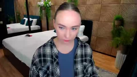 Snapshot of pieceofinspiration chatting on October 3, 10:12 am Emelie online show from October 3, 10:12 am