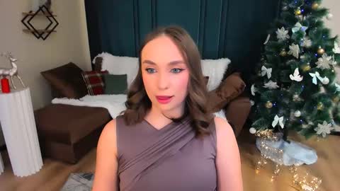 Snapshot of pieceofinspiration chatting on December 13, 8:04 pm Emelie online show from December 13, 8:04 pm