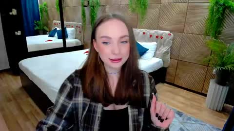Emelie online show from June 8, 10:04 am