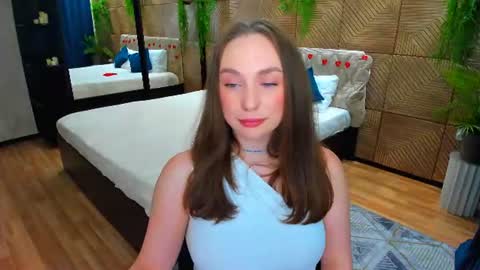 Emelie online show from June 10, 7:35 pm