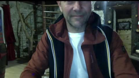Snapshot of pierrohhh chatting on April 18, 7:29 pm pierrohhh online show from April 18, 7:29 pm