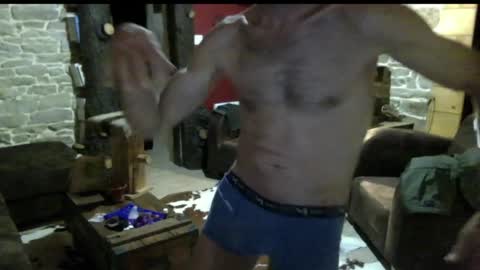 Snapshot of pierrohhh chatting on April 18, 7:58 pm pierrohhh online show from April 18, 7:58 pm