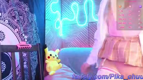 Snapshot of pika_pikaa chatting on March 6, 10:39 pm Sonya online show from March 6, 10:39 pm