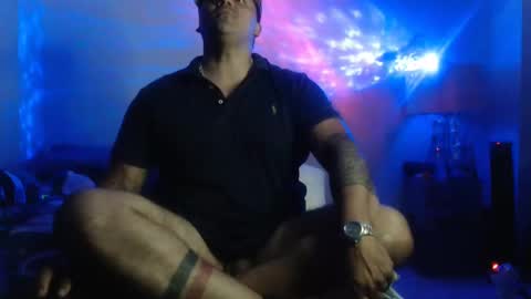 Snapshot of pikoro_gomez chatting on December 18, 6:32 am pikoro_gomez online show from December 18, 6:32 am