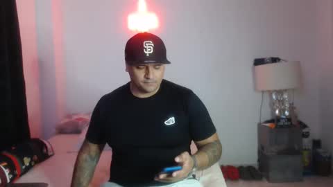 Snapshot of pikoro_gomez chatting on January 6, 1:42 am pikoro_gomez online show from January 6, 1:42 am