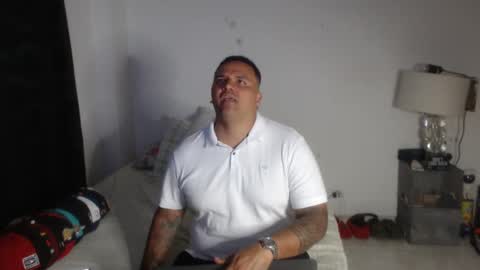 Snapshot of pikoro_gomez chatting on January 16, 1:27 am pikoro_gomez online show from January 16, 1:27 am