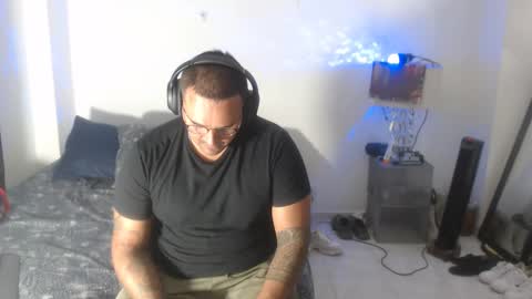 Snapshot of pikoro_gomez chatting on February 7, 1:36 am pikoro_gomez online show from February 7, 1:36 am