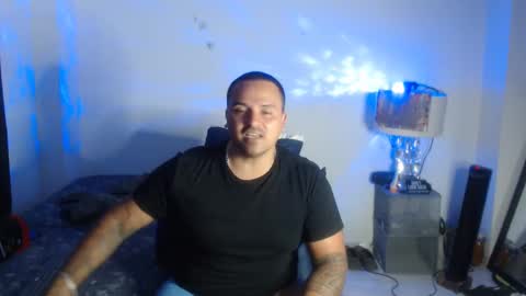 Snapshot of pikoro_gomez chatting on February 7, 7:40 am pikoro_gomez online show from February 7, 7:40 am