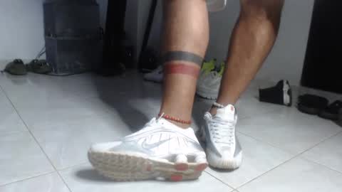 Snapshot of pikoro_gomez chatting on February 16, 11:37 pm pikoro_gomez online show from February 16, 11:37 pm