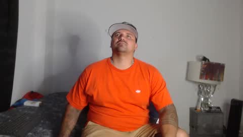 Snapshot of pikoro_gomez chatting on February 20, 6:06 am pikoro_gomez online show from February 20, 6:06 am