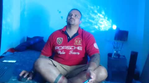 Snapshot of pikoro_gomez chatting on February 21, 1:00 am pikoro_gomez online show from February 21, 1:00 am