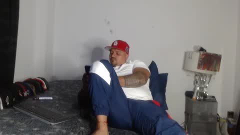 Snapshot of pikoro_gomez chatting on February 22, 4:07 am pikoro_gomez online show from February 22, 4:07 am