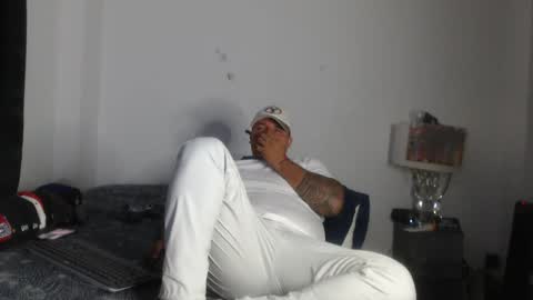 Snapshot of pikoro_gomez chatting on February 28, 3:26 am pikoro_gomez online show from February 28, 3:26 am