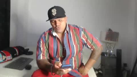 Snapshot of pikoro_gomez chatting on March 8, 1:06 am pikoro_gomez online show from March 8, 1:06 am