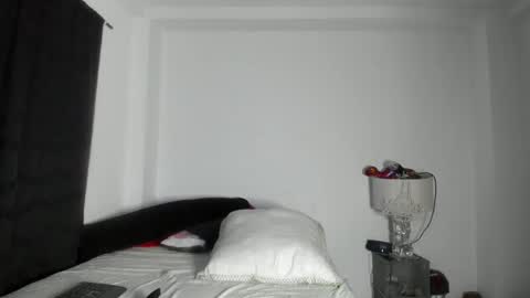 pikoro_gomez online show from April 29, 1:43 am