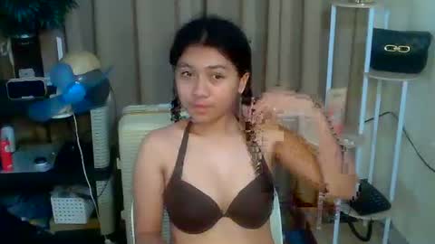 Snapshot of pinay_aangel chatting on March 31, 12:23 am pinay_aangel online show from March 31, 12:23 am