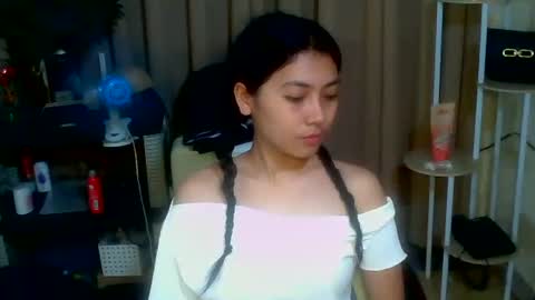 Snapshot of pinay_aangel chatting on April 3, 1:25 am pinay_aangel online show from April 3, 1:25 am