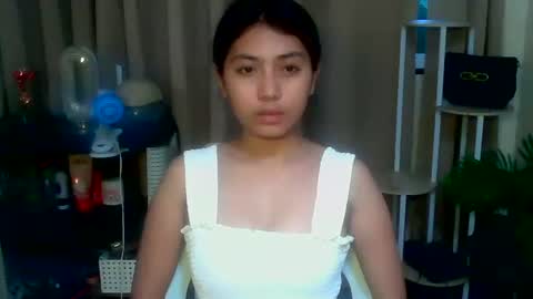 Snapshot of pinay_aangel chatting on April 6, 7:53 am pinay_aangel online show from April 6, 7:53 am