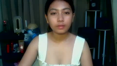 Snapshot of pinay_aangel chatting on April 7, 12:55 am pinay_aangel online show from April 7, 12:55 am