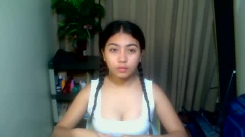 Snapshot of pinay_aangel chatting on April 27, 12:52 am pinay_aangel online show from April 27, 12:52 am