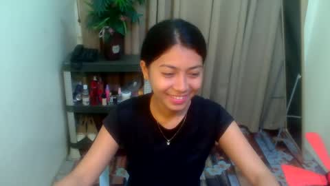 Snapshot of pinay_aangel chatting on May 6, 10:48 pm pinay_aangel online show from May 6, 10:48 pm