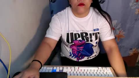 Snapshot of pinay_carlax chatting on November 2, 7:44 am pinay_carlax online show from November 2, 7:44 am