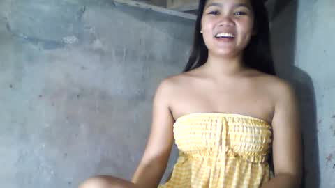 Snapshot of pinay_just18th chatting on August 6, 10:39 am pinay_just18th online show from August 6, 10:39 am
