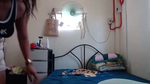 Snapshot of pinay_sexy09 chatting on May 8, 6:19 am pinay online show from May 8, 6:19 am