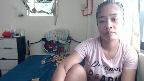 Snapshot of pinay_sexy09 chatting on May 15, 3:24 am pinay online show from May 15, 3:24 am